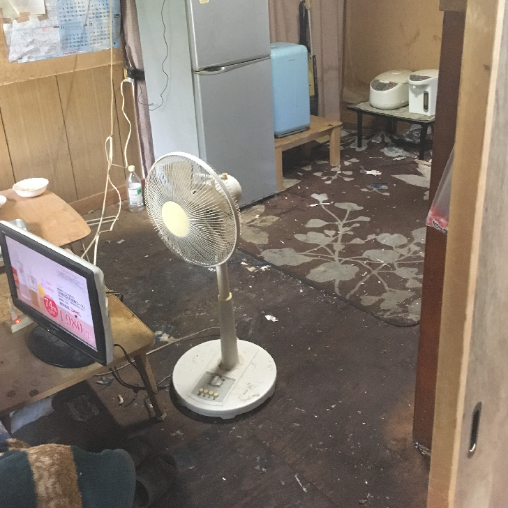 ゴミの回収施工中